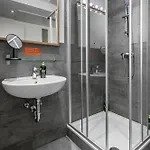 Schoenhouse Street Aparthotel