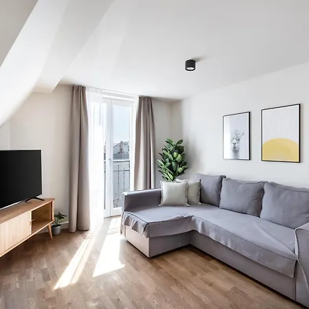 Schoenhouse Street Apart Otel 4*