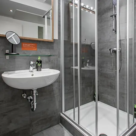 Schoenhouse Street Apart Otel