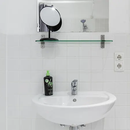 Schoenhouse Street מלון דירות 4*