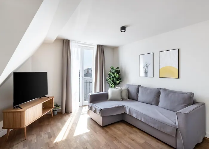 Schoenhouse Street Apart Otel 4*