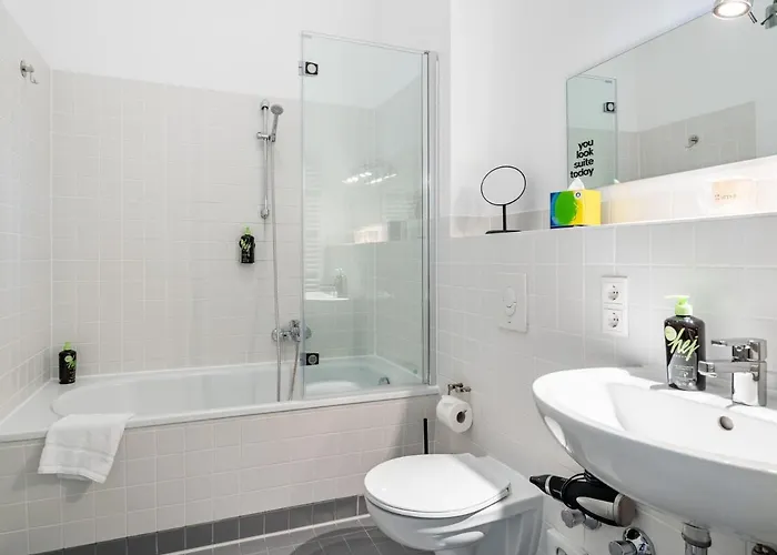 Schoenhouse Street Apartahotel 4*