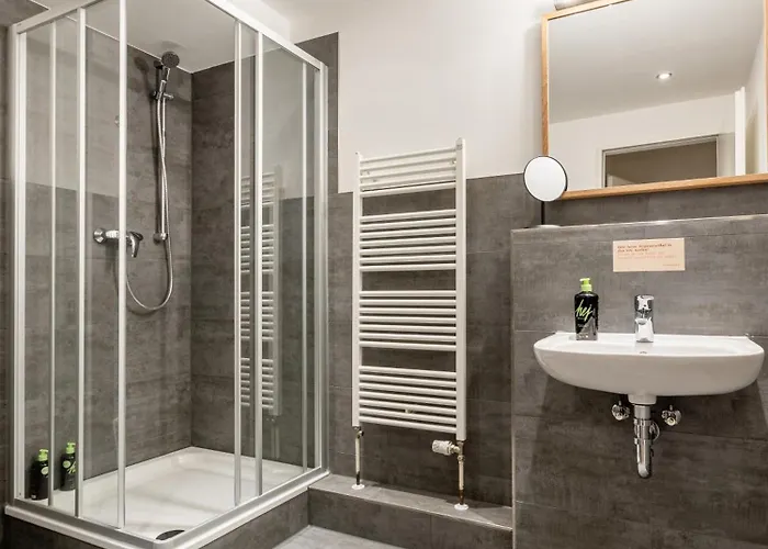 Schoenhouse Street 4*