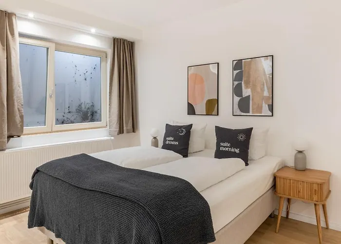 Schoenhouse Street Apartahotel 4*